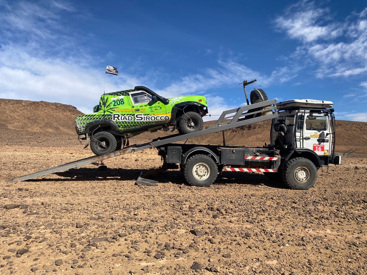 Camion assistance Passe Muraille recovery rallye raid désert Maroc